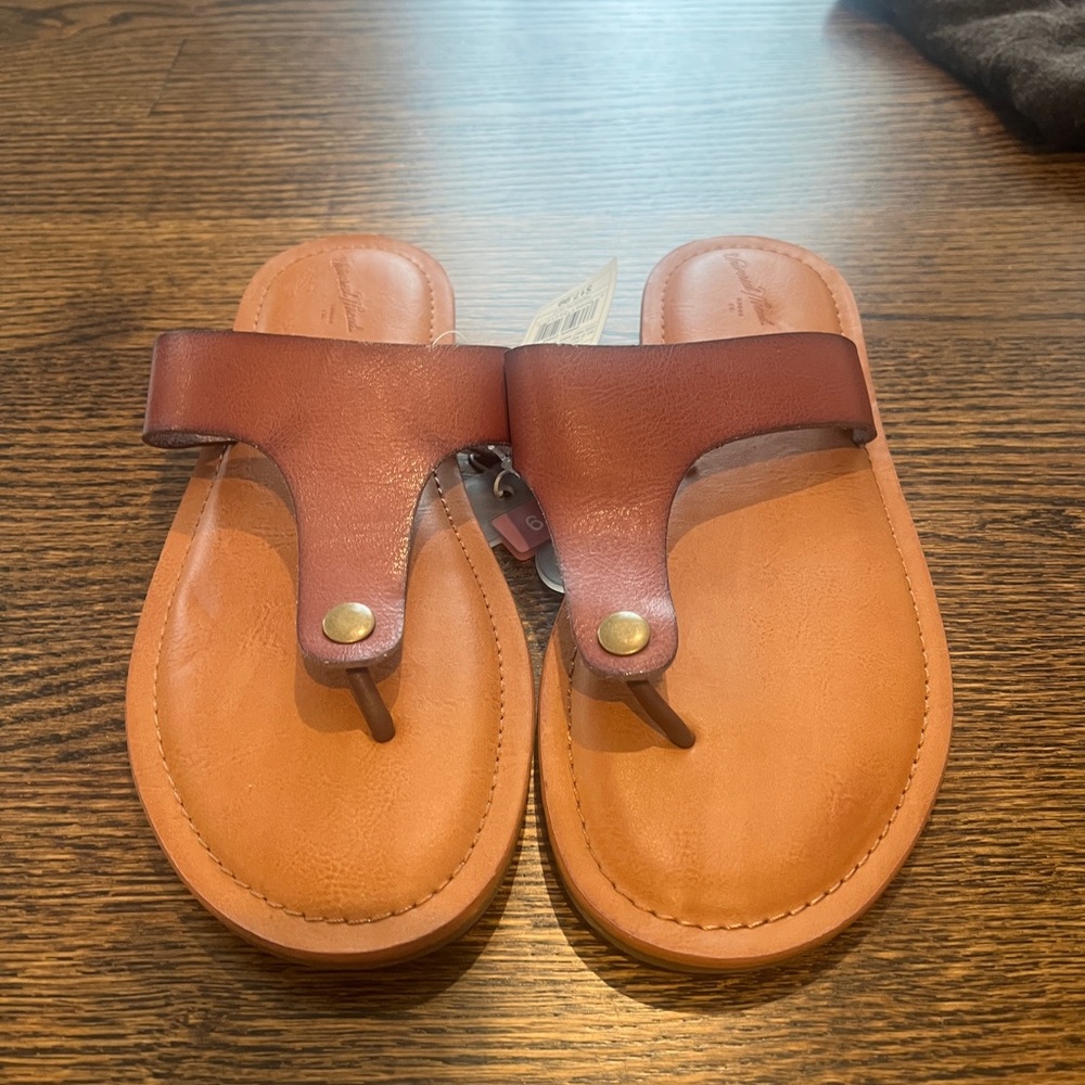 NWT Universal Thread Tan and Brown Sandals